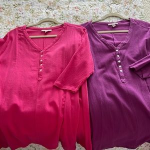 2 woman within tunics dark pink and purple size 22/24
